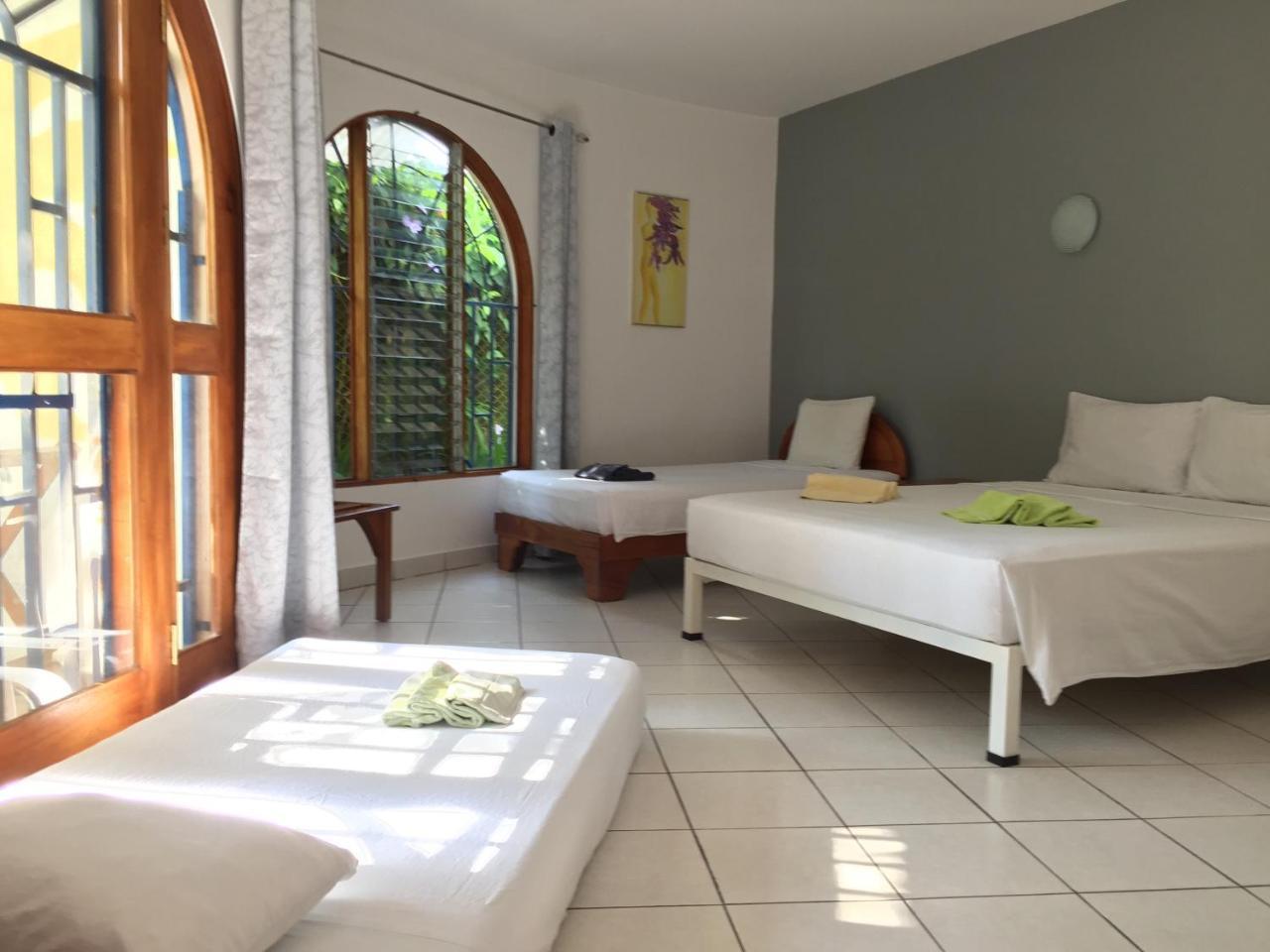 La Perlita Bed and Breakfast Jacó Eksteriør billede
